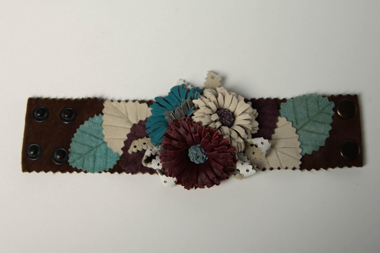 Bracelet avec fleurs Bijou fait main large cuir naturel Cadeau pour femme photo 3