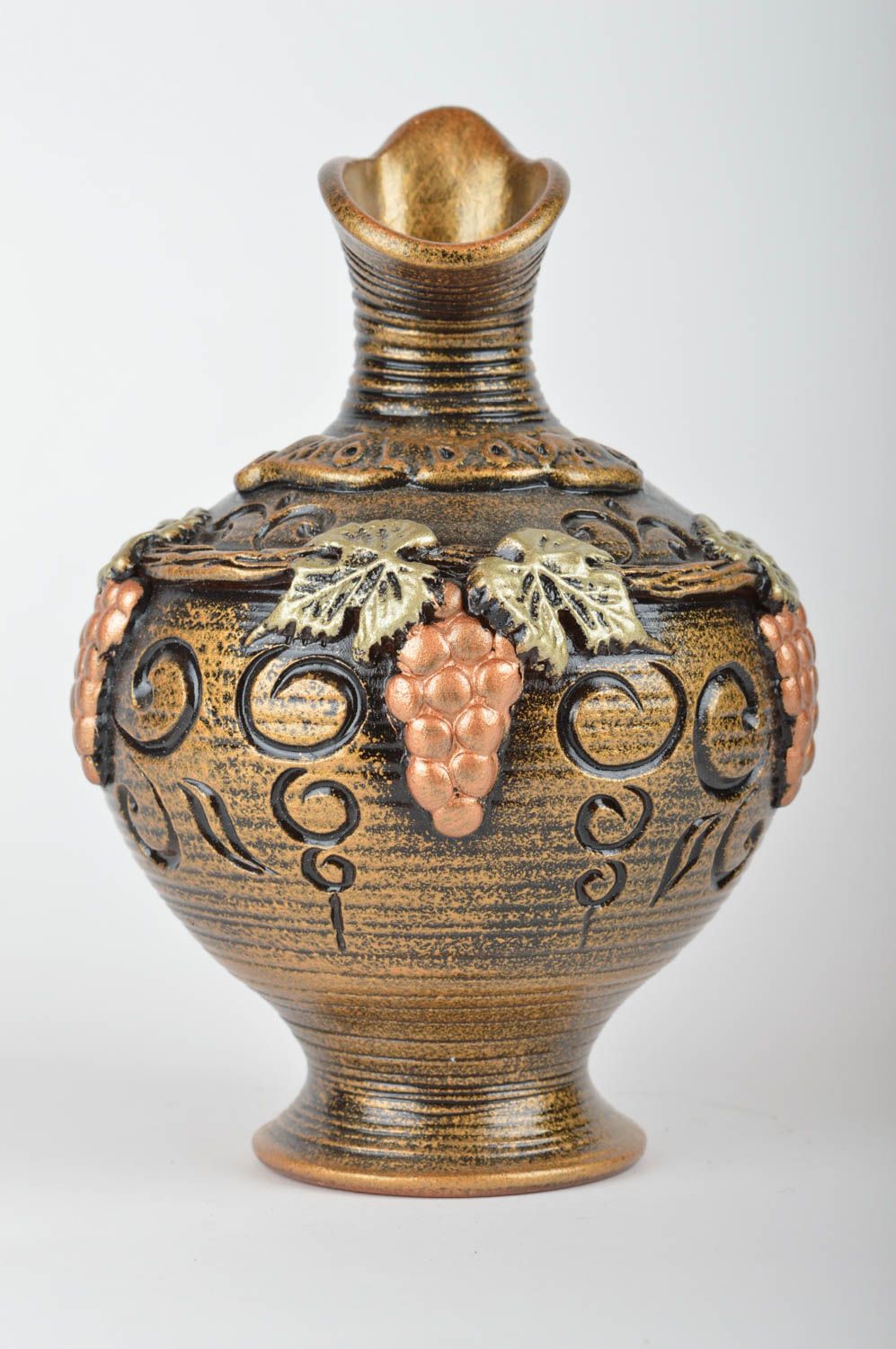 60 oz ceramic wine decanter amphora with molded grape design in gold color 1,3 lb photo 5