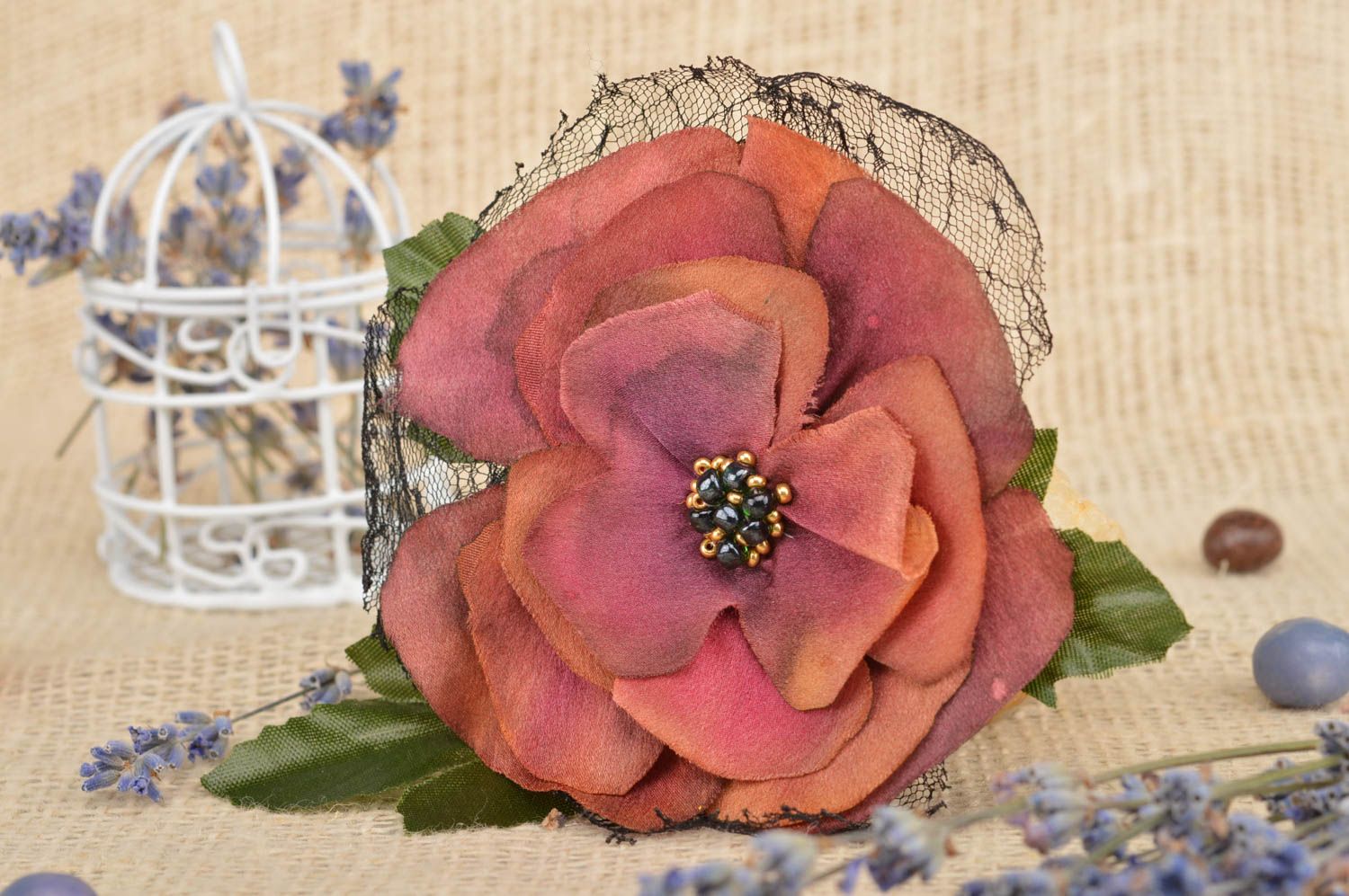 Брошь цветок из ткани в виде цветка фиалки красивая батик из шелка  фото 1