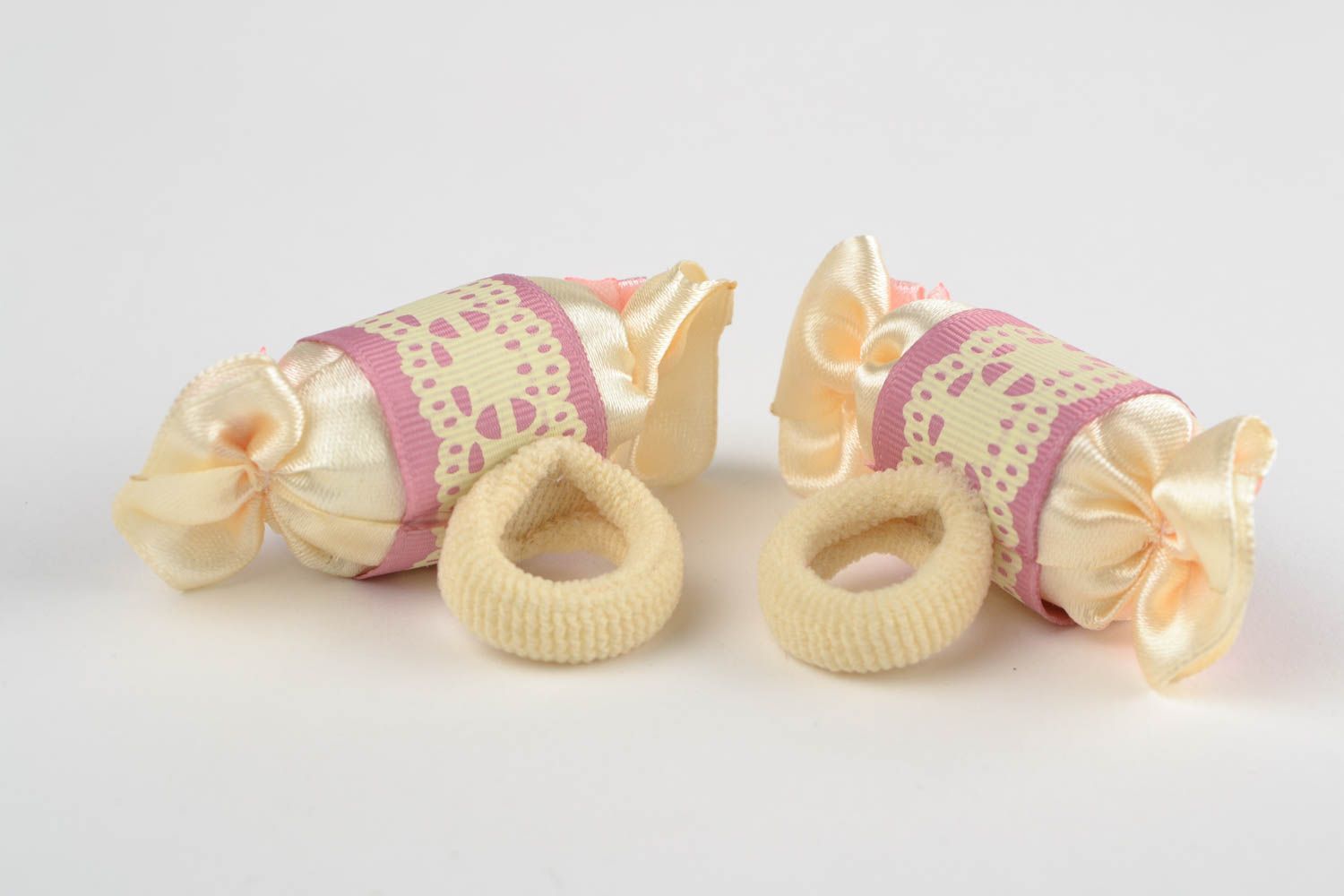 Резинки в виде конфеток набор из 2 шт маленькие детские розовые ручной работы фото 4