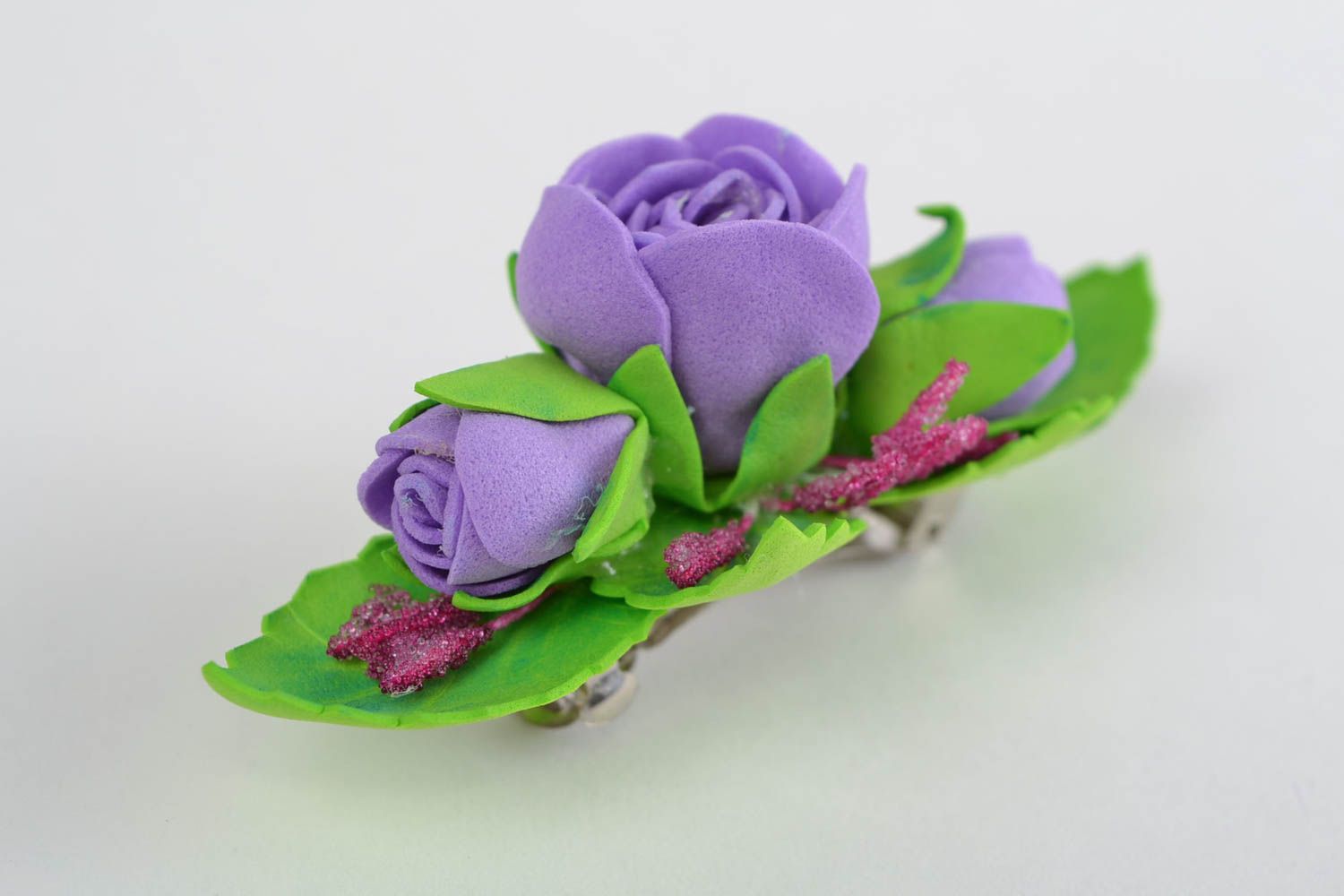 Pasador para el pelo artesanal de goma EVA con rosas violetas foto 3