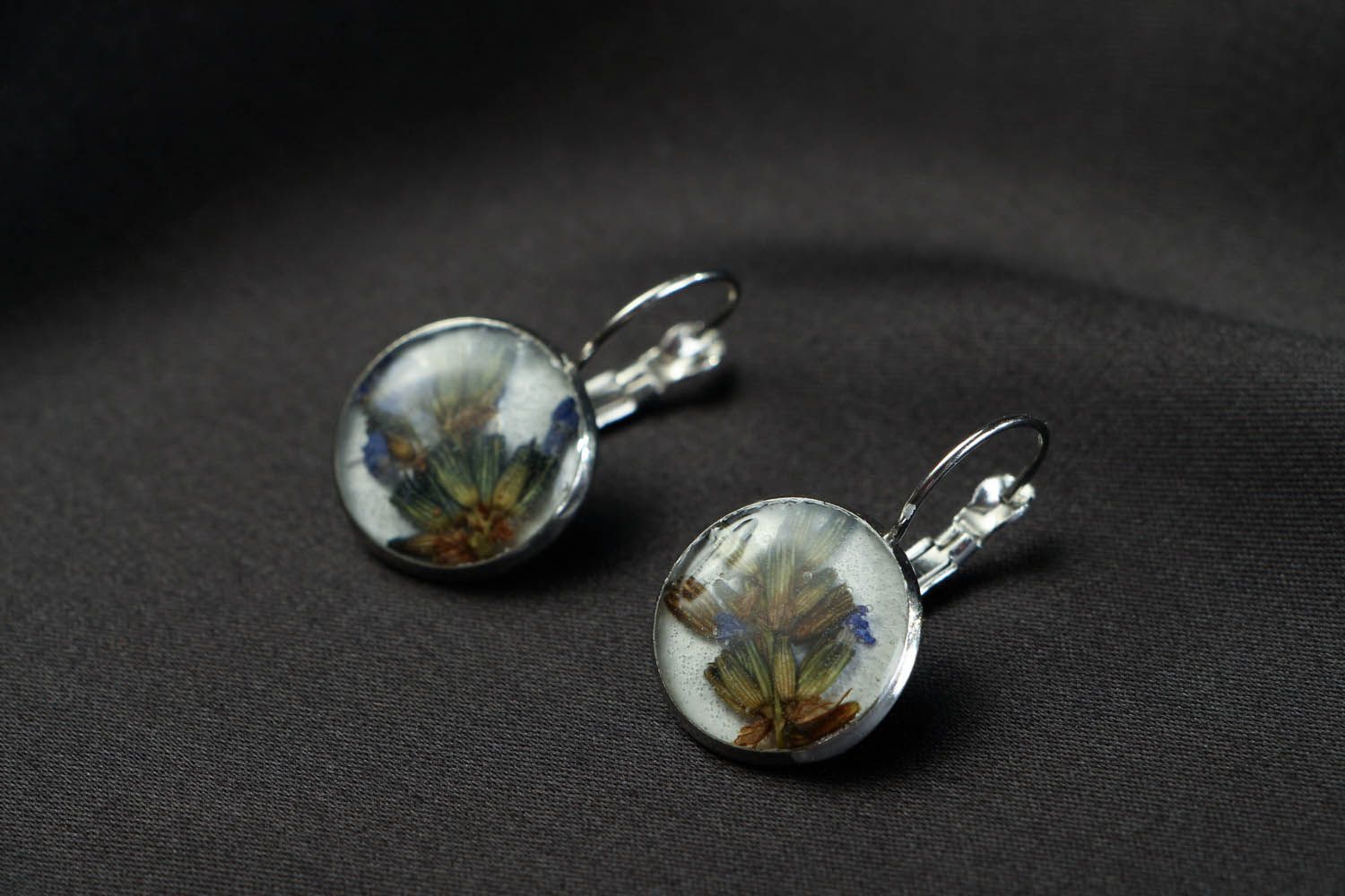 Earrings with lavender in the epoxy resin photo 2