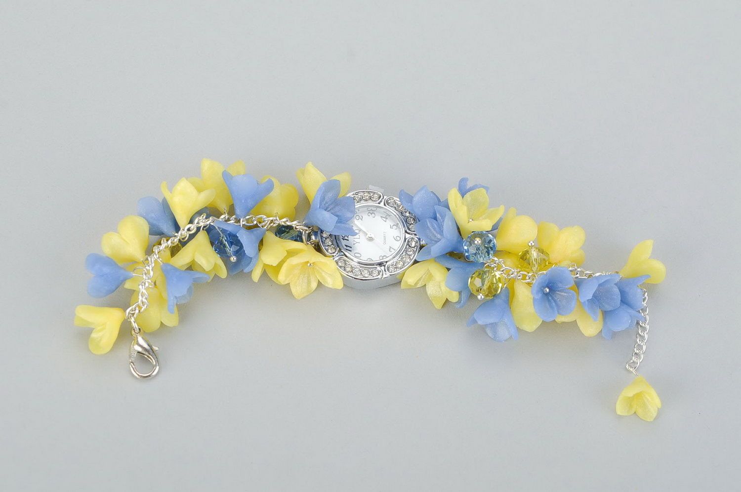 Armbanduhr mit Blumen aus Ton, Uhren mit metallischem Armband foto 3