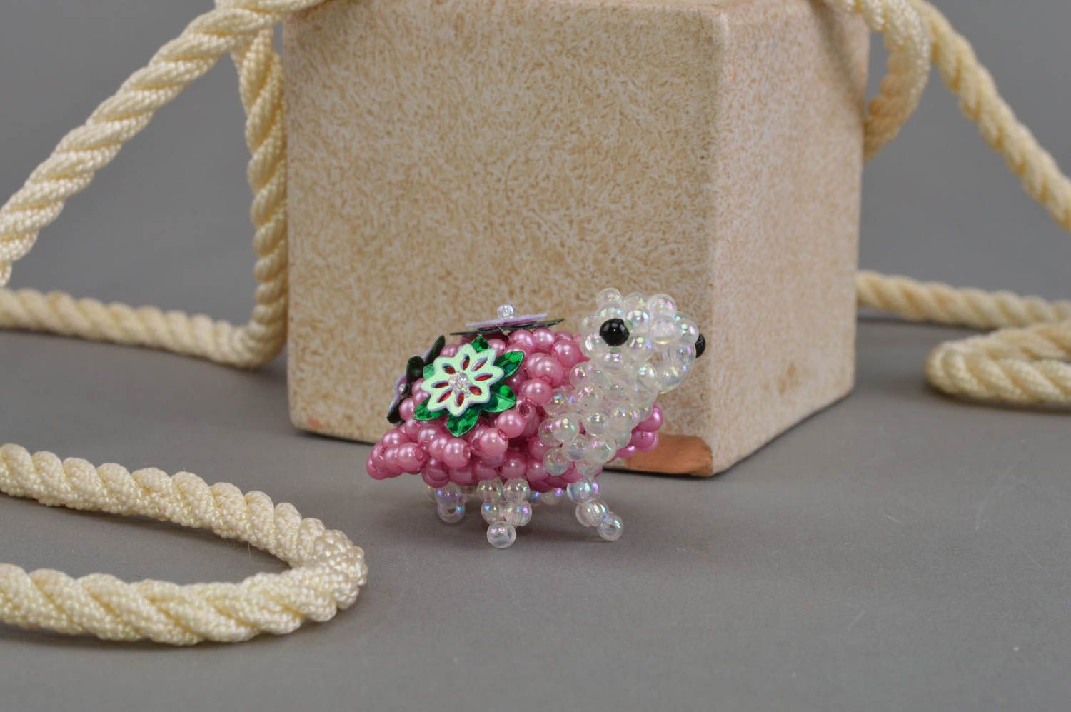Tortue en perles de rocaille rose avec fleurs figurine décorative faite main photo 1