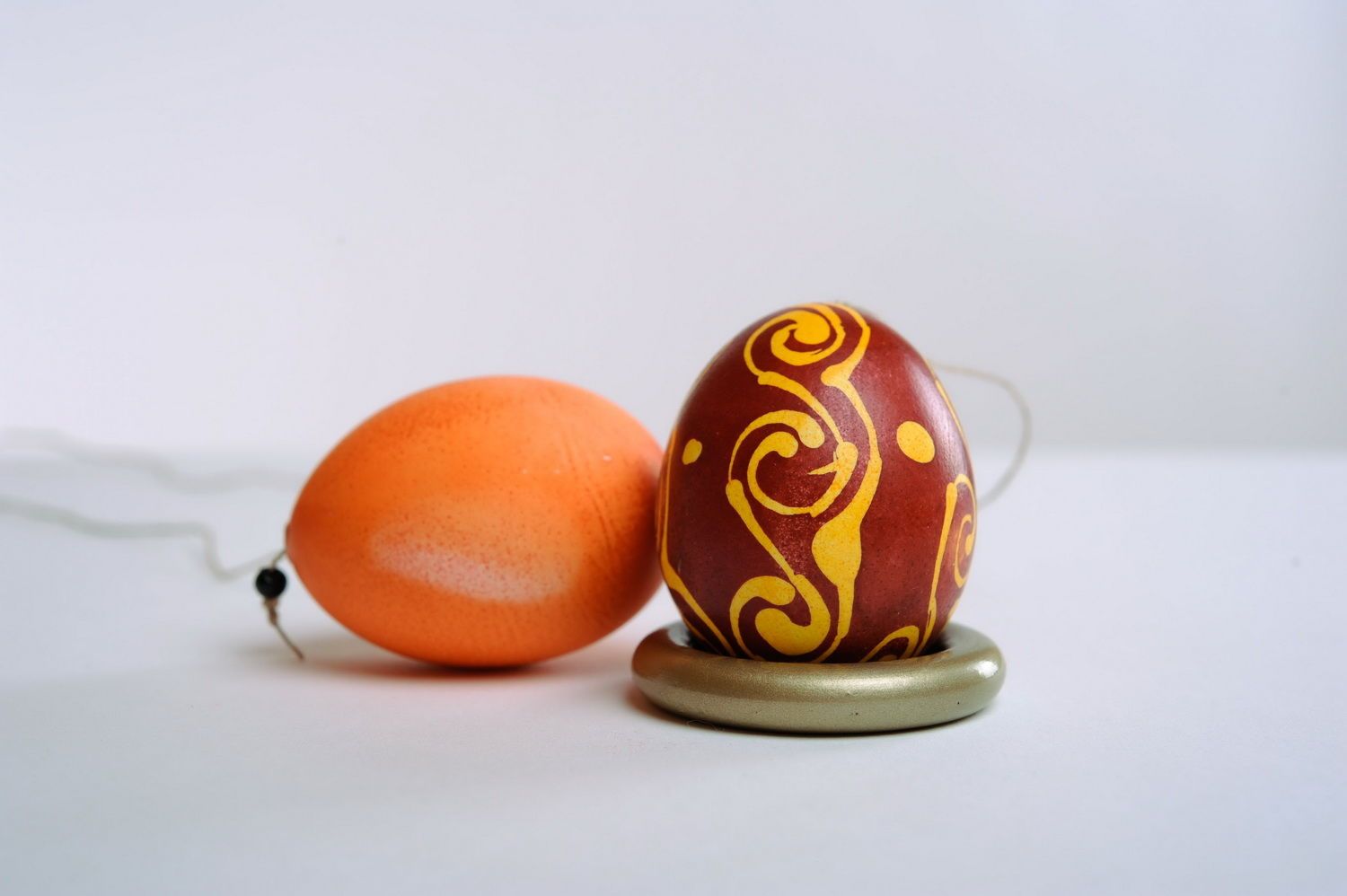 Suspension décorative de deux œufs de Pâques fait main   photo 1