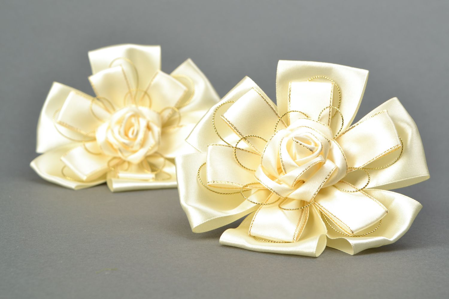 Ribbon hair tie in the shape of white rose photo 4
