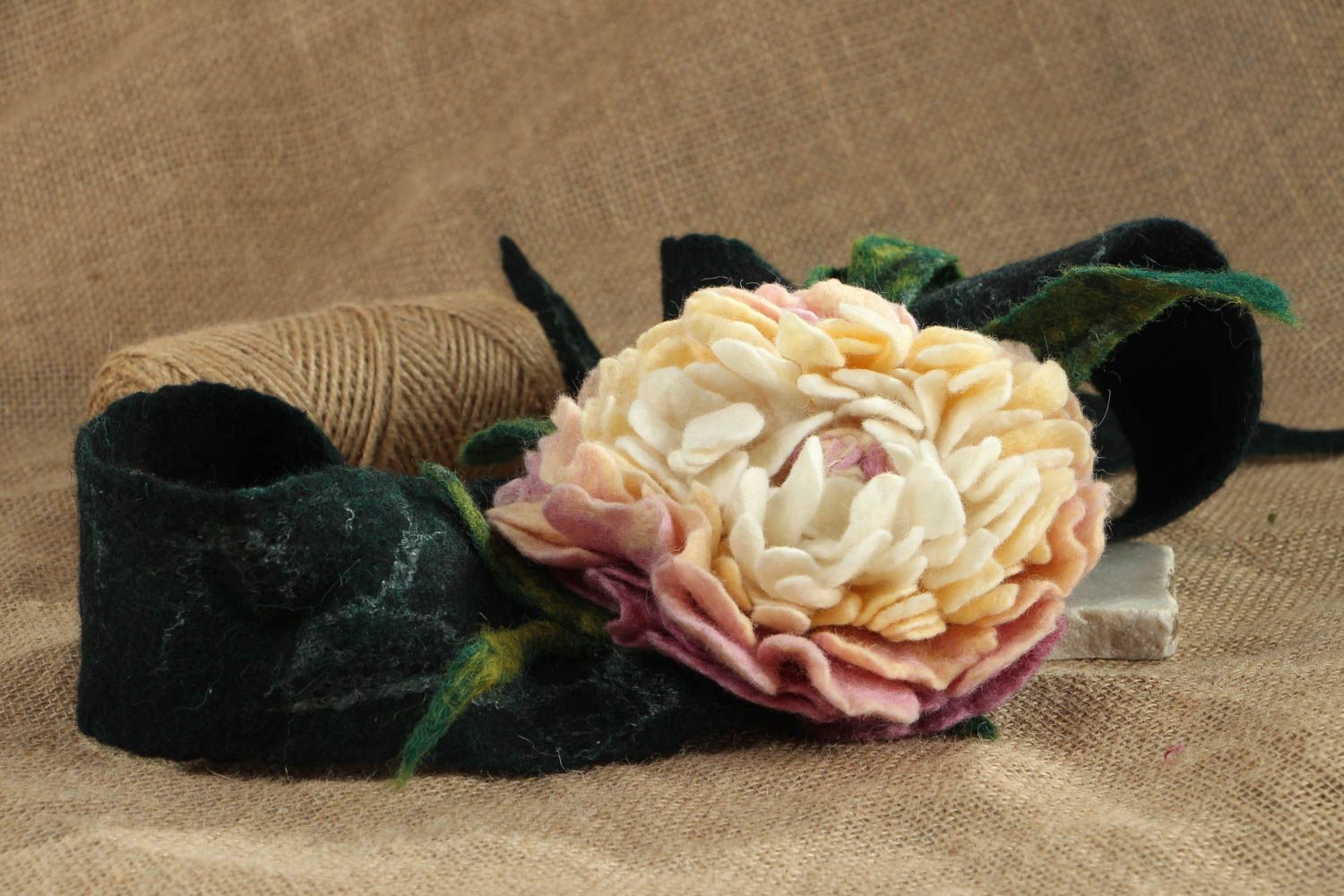 Felted wool belt with flower photo 5