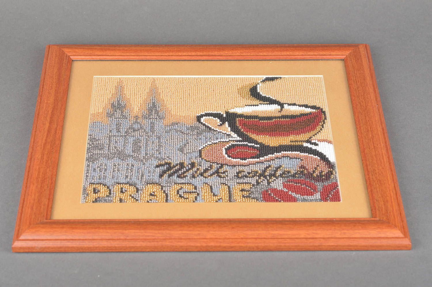 Картина вышитая бисером в раме и под стеклом ручной работы Кофе в Праге фото 2