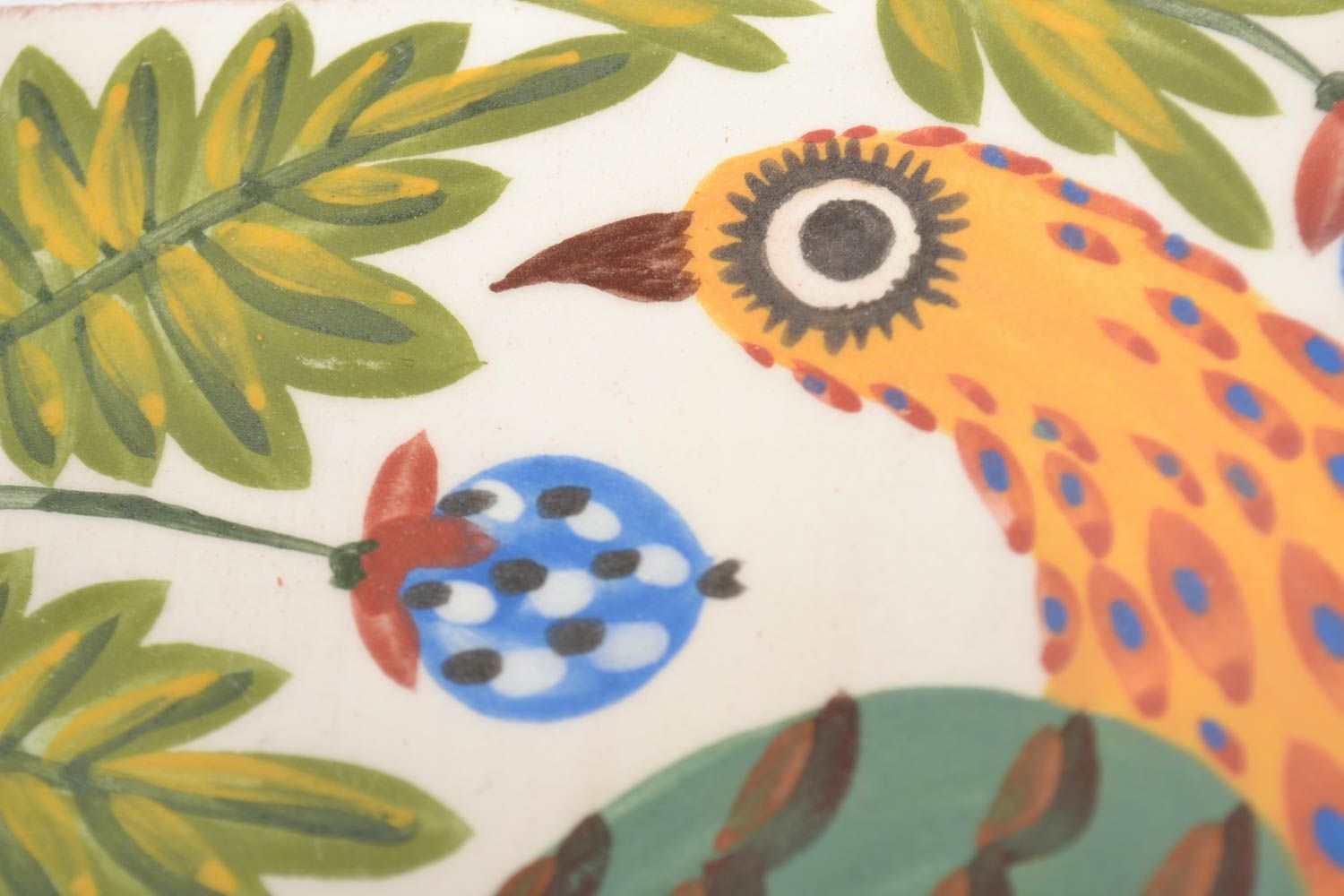 Carreau céramique décoratif avec oiseau peint de couleurs naturelles fait main photo 3