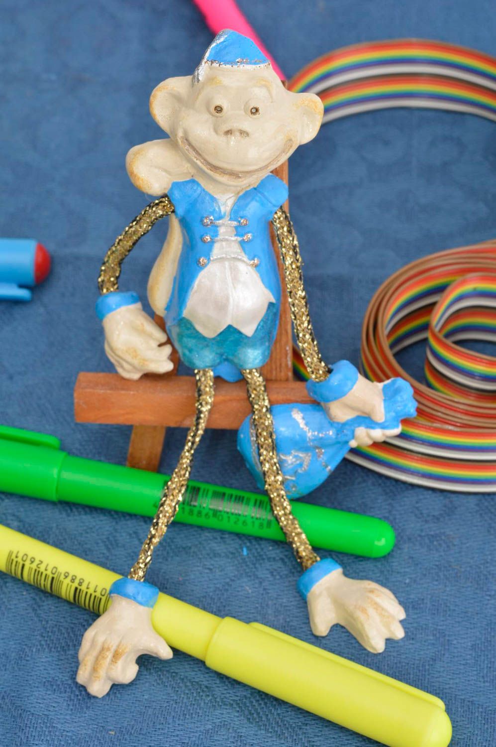 Imán de nevera artesanal souvenir original regalo personalizado Mono azul foto 1