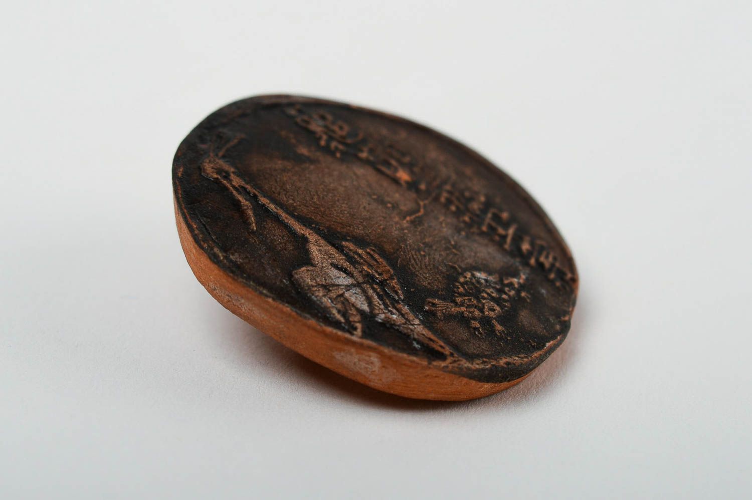 Брошь ручной работы дизайнерское украшение бижутерия из глины коричневая брошь фото 3
