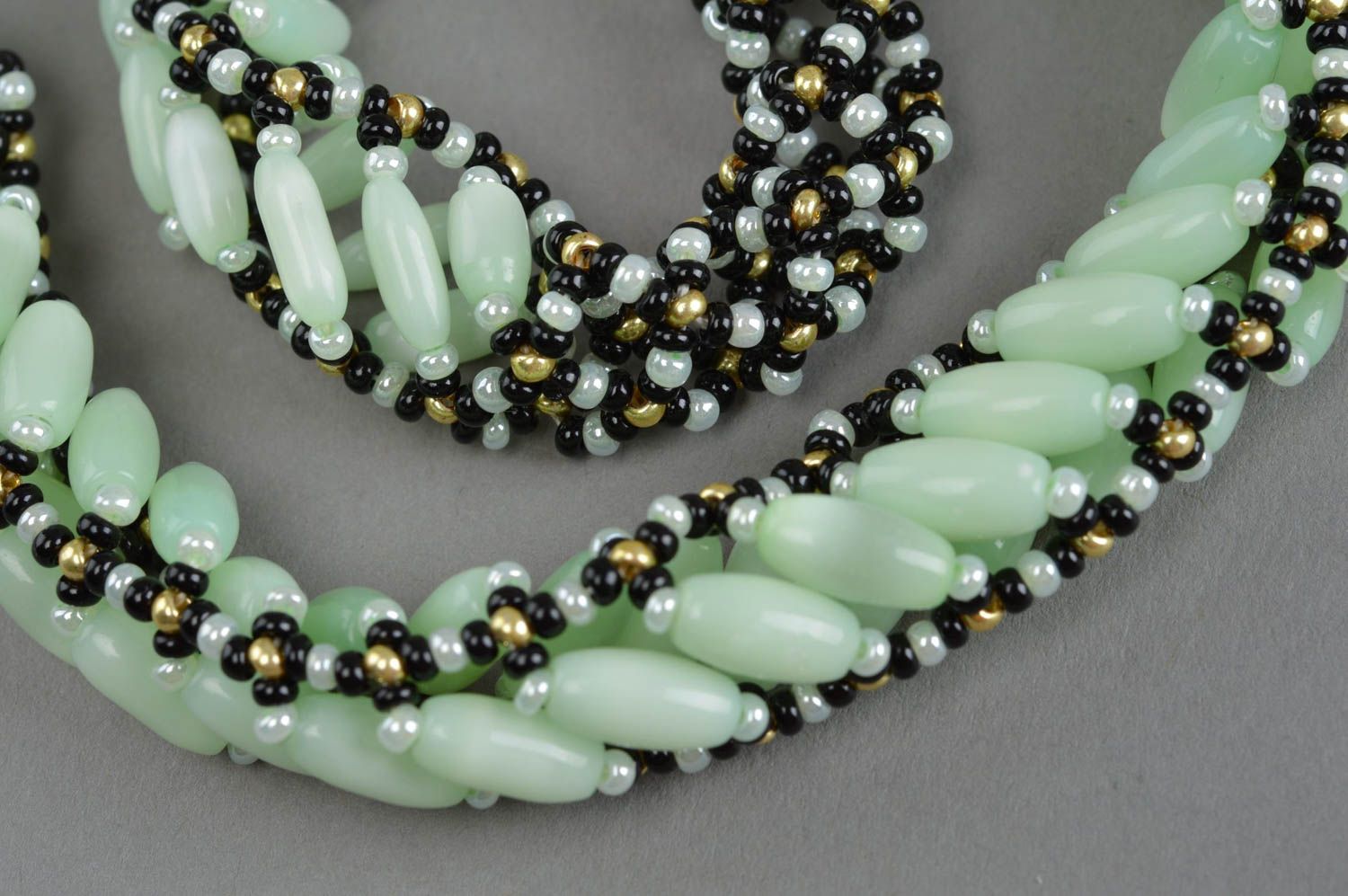 Collier en perles de rocaille et pierre naturelle vert clair original fait main photo 5