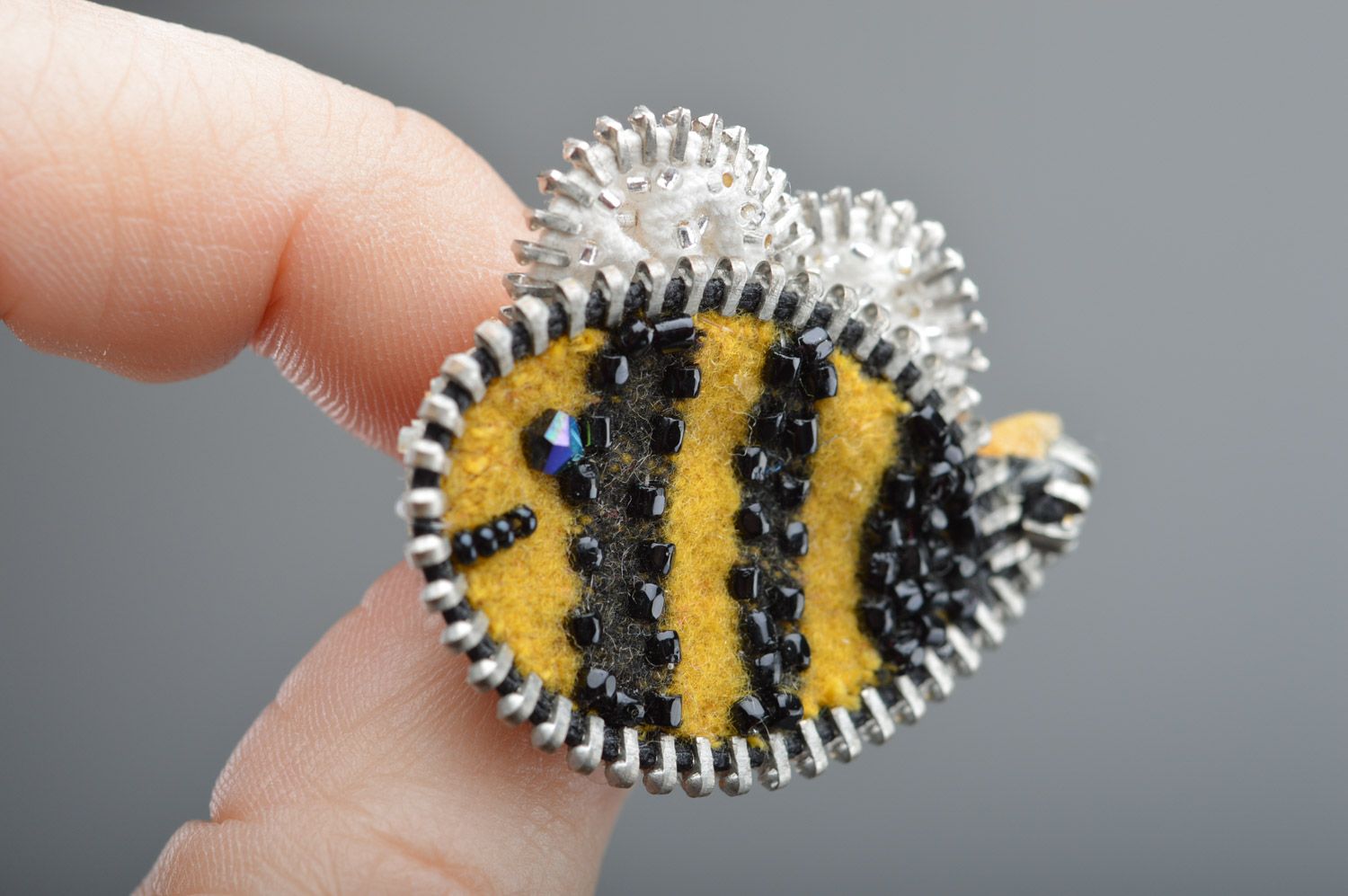 Small homemade funny cashmere brooch with zippers Bee photo 1