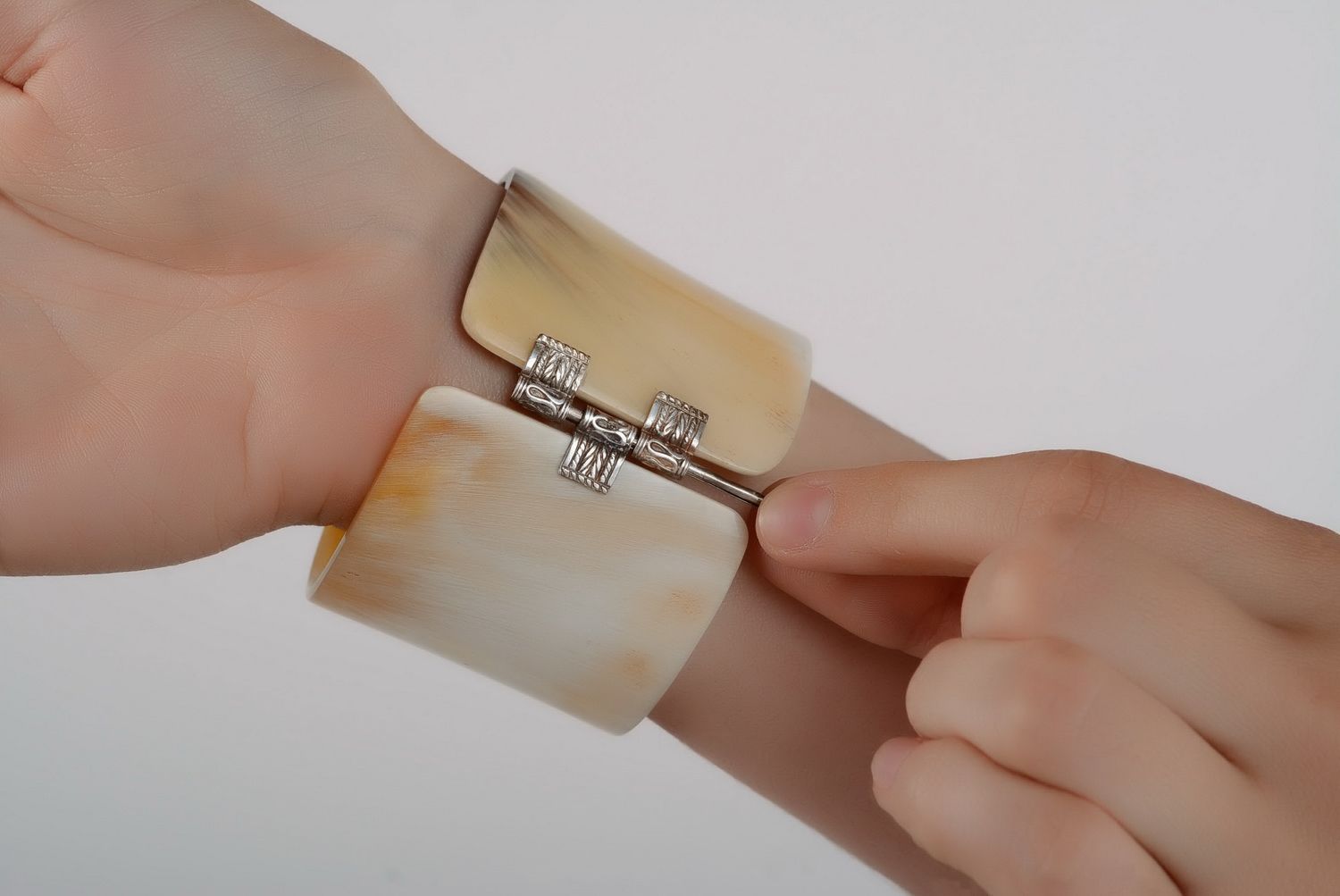 Armband aus Kuhhorn foto 3