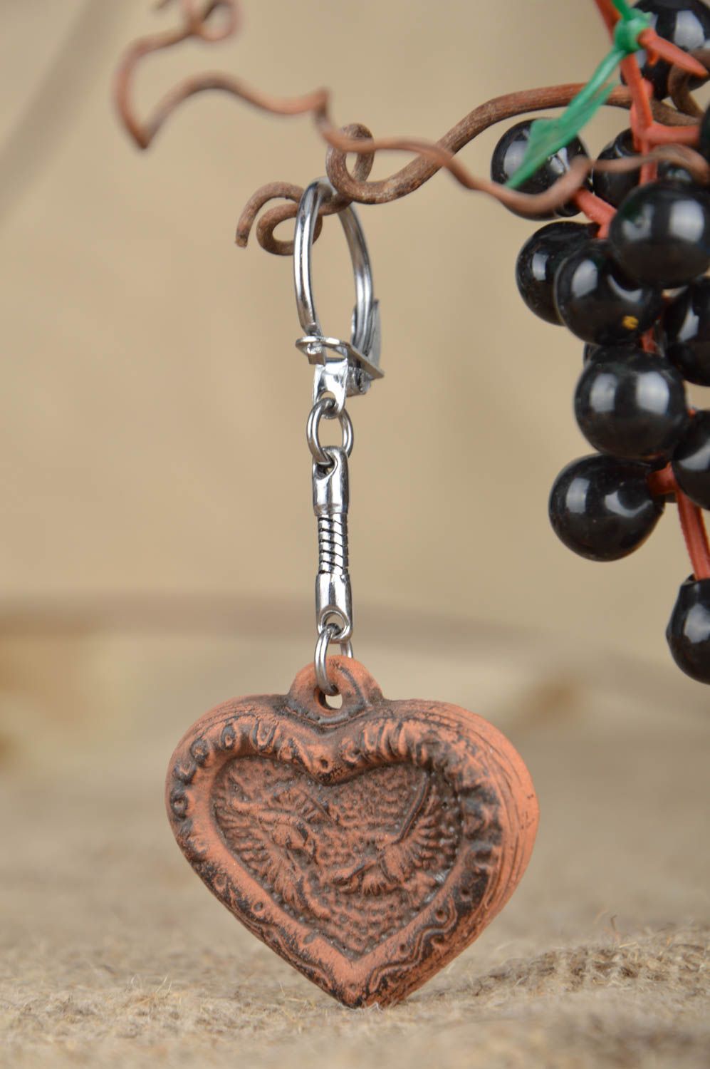 Porte-clés coeur en argile fait main marron écologique fourniture en métal photo 1