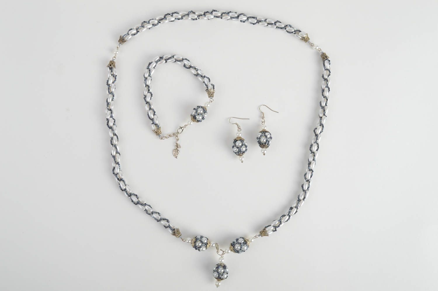 Parure collier boucles d'oreilles bracelet perles d'imitation faits main photo 2