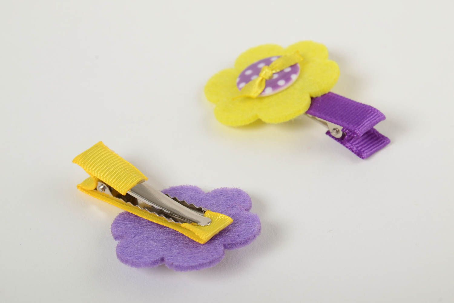 Pinzas para el pelo de tela artesanales de colores violeta y amarillo conjunto de 2 piezas foto 3