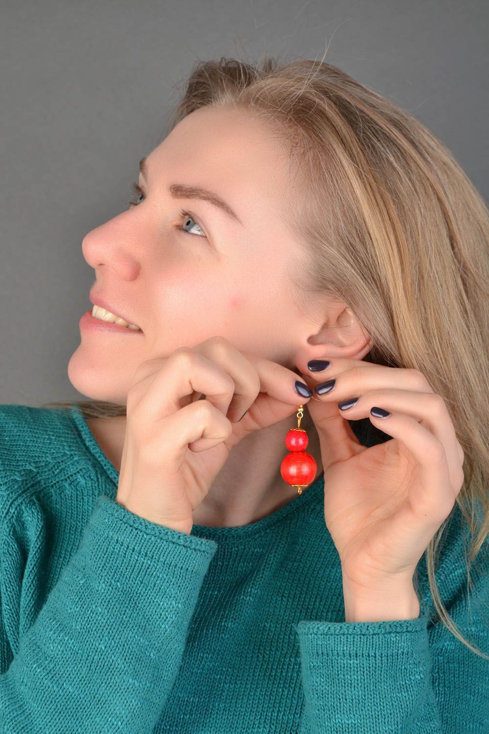 Boucles d'oreilles pendantes en bois rouges Obier faites main pour femme photo 2