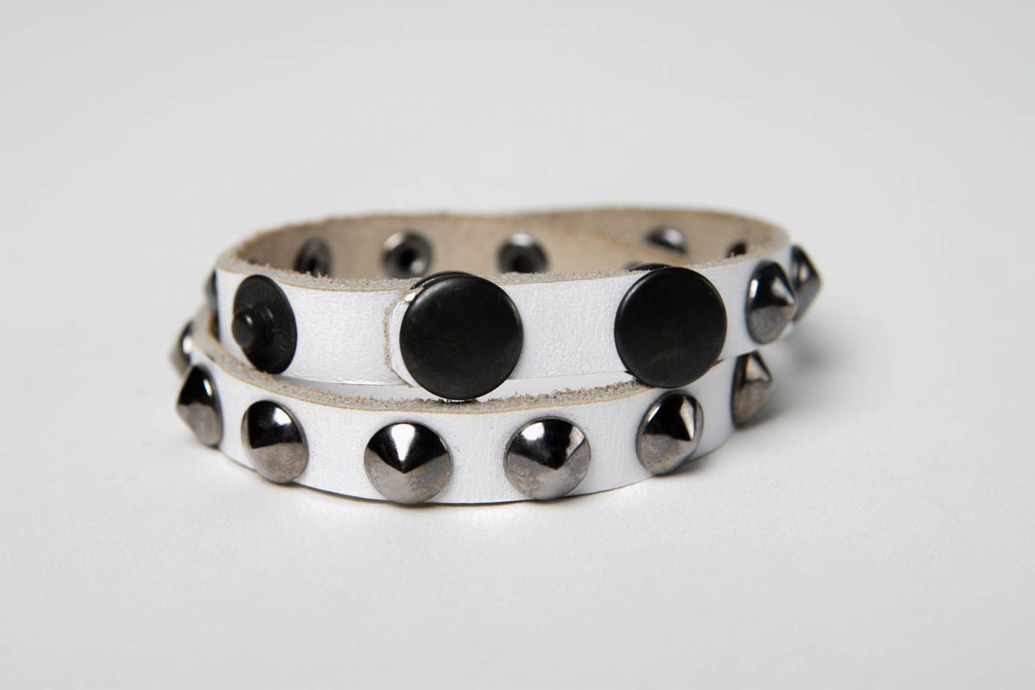 Bracelet cuir Bijou fait main blanc fin avec métal Accessoires design cadeau photo 3