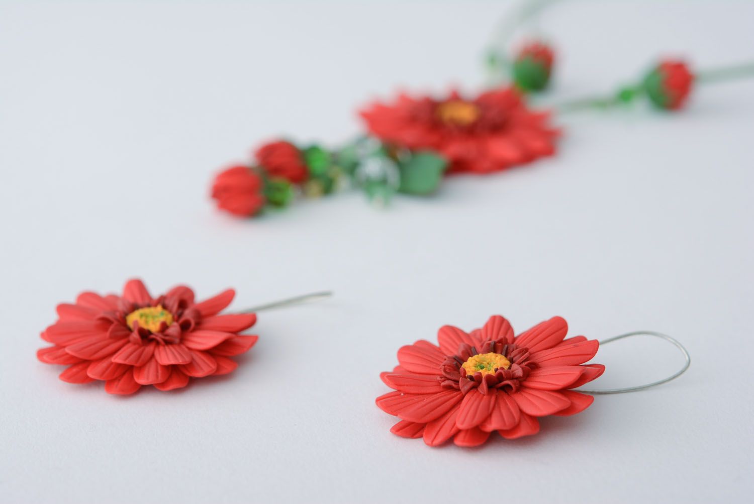 Set de joyas  de arcilla polimérica con forma de flores   foto 5