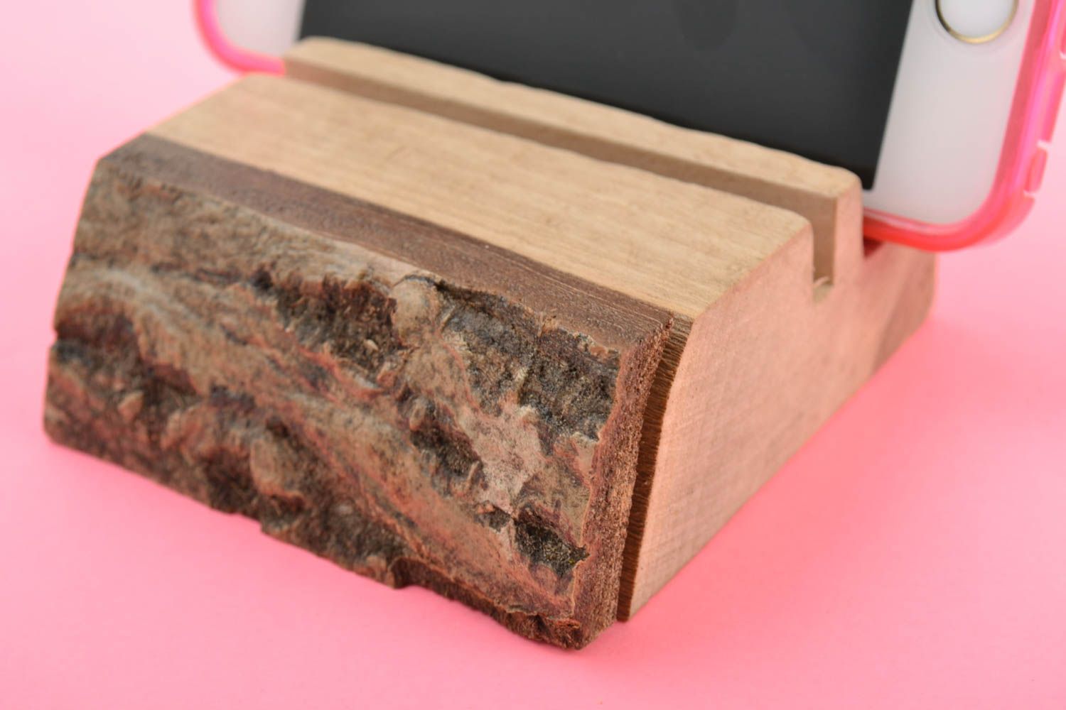 Sujetador para móvil ecológico de madera artesanal original de sobremesa foto 1