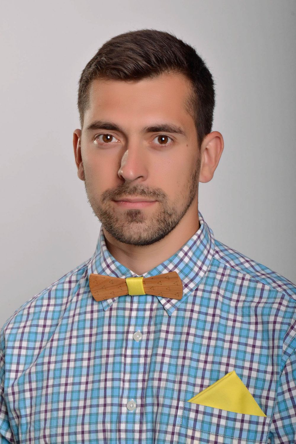Wooden bow tie and yellow handkerchief photo 2