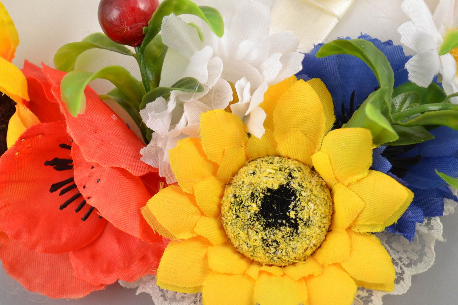 Originelles feines handgemachtes Ringkissen für die Hochzeit mit bunten Blumen foto 2
