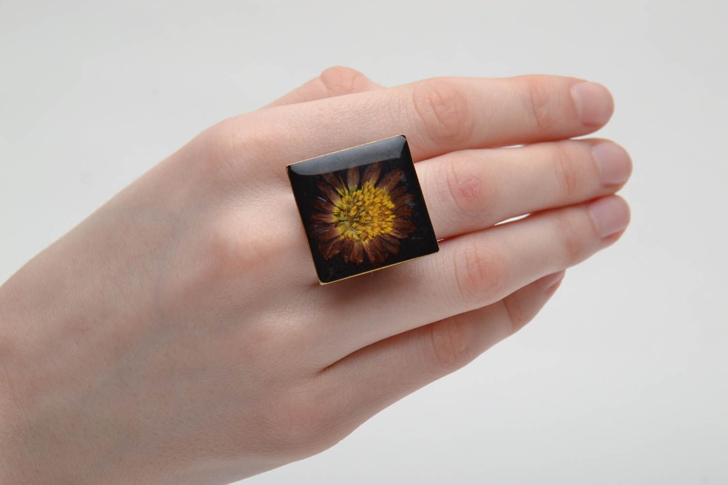 Square vintage ring with natural flowers photo 2
