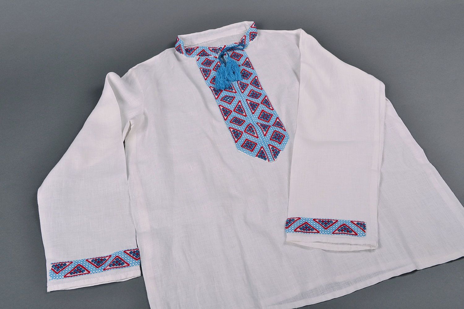Camisa ucraniana étnica de linho com bordado foto 1