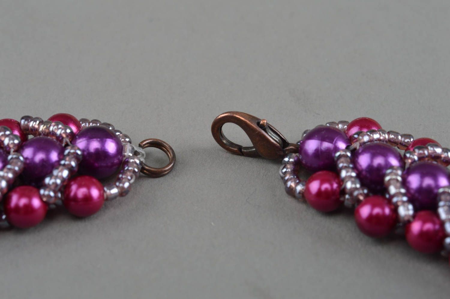 Collier en perles fantaisie et perles de rocaille fait main violet-framboise photo 4