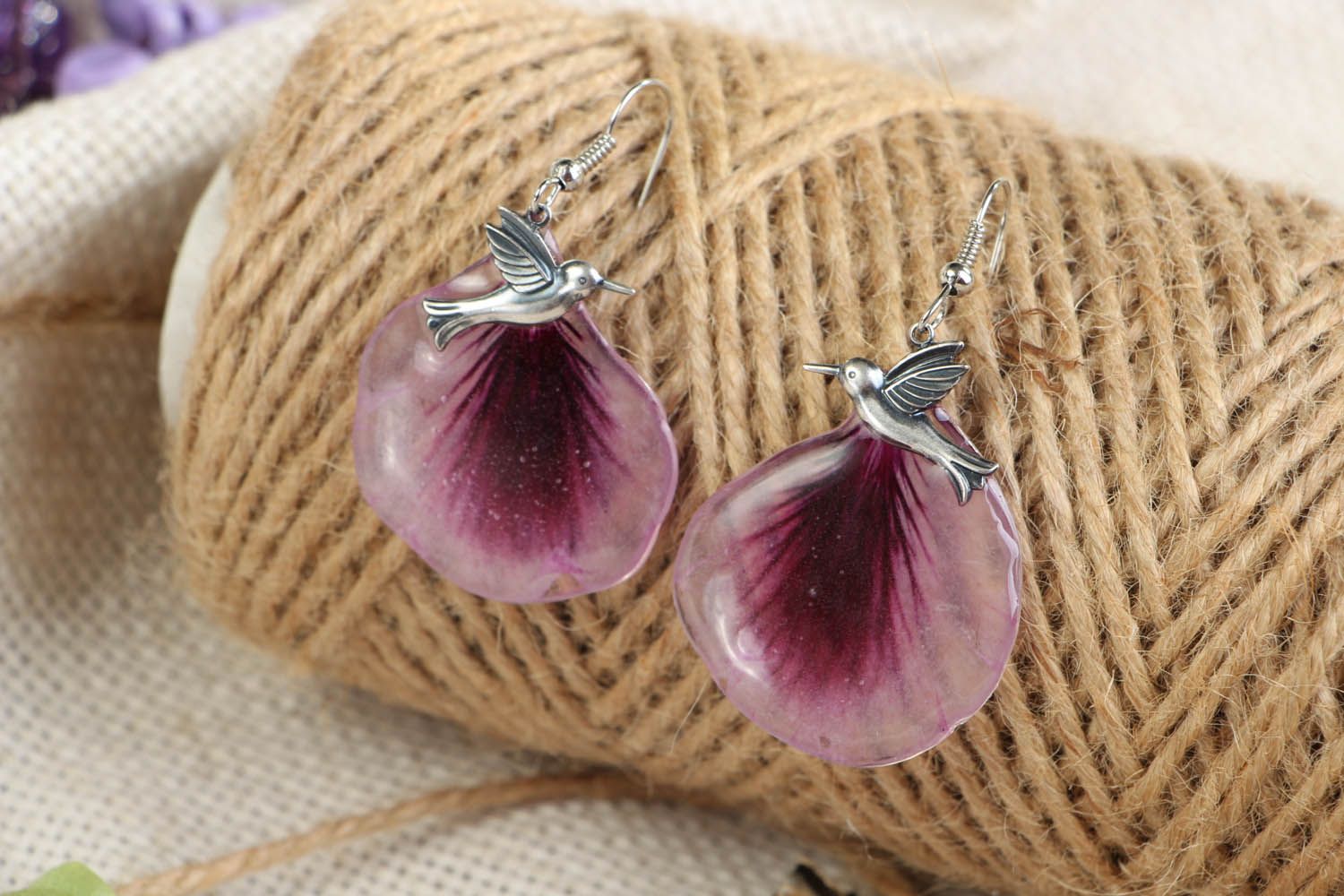 Pendant earrings with geranium petals photo 1