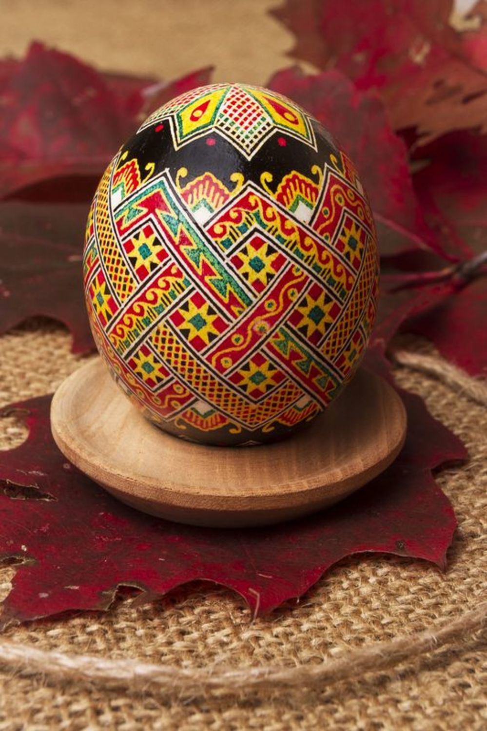 Pysanka da collezione dipinta a mano L'uovo decorativo con l'ornamento
 foto 1