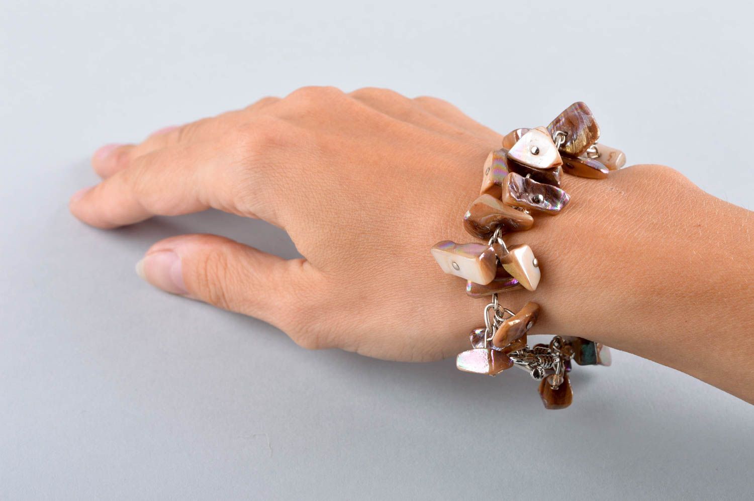 Handmade braunes Damen Armband Designer Schmuck Frauen Accessoire aus Steinen foto 5