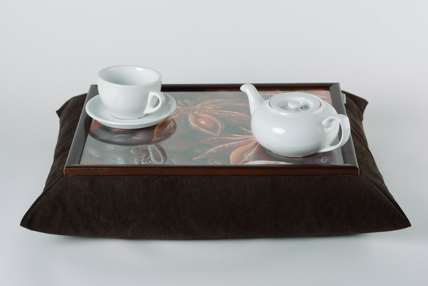 Almohada decorativa mesa pequeña artesanal práctica marrón con dibujo foto 1
