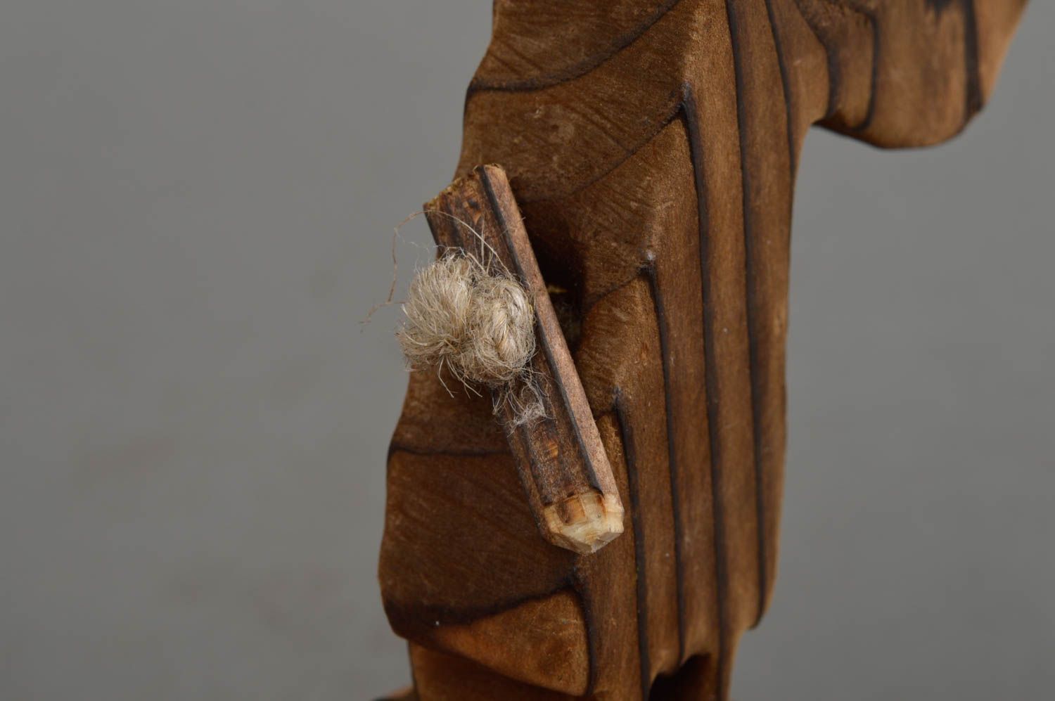 Крохотная статуэтка из дерева в виде козла авторский сувенир или декор фото 4