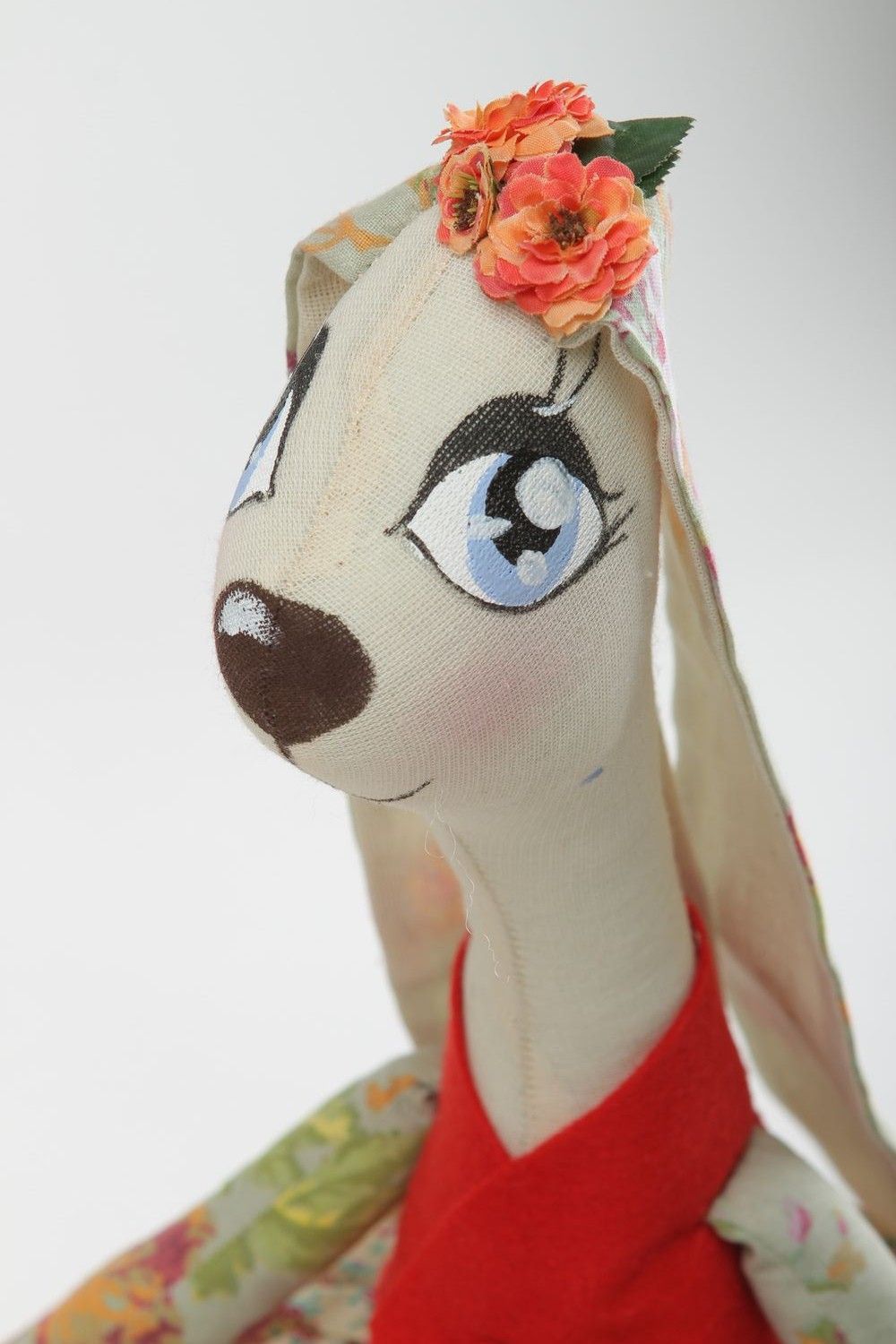 Juguete artesanal de tela regalo para niño juguete original Liebre con vestido foto 5