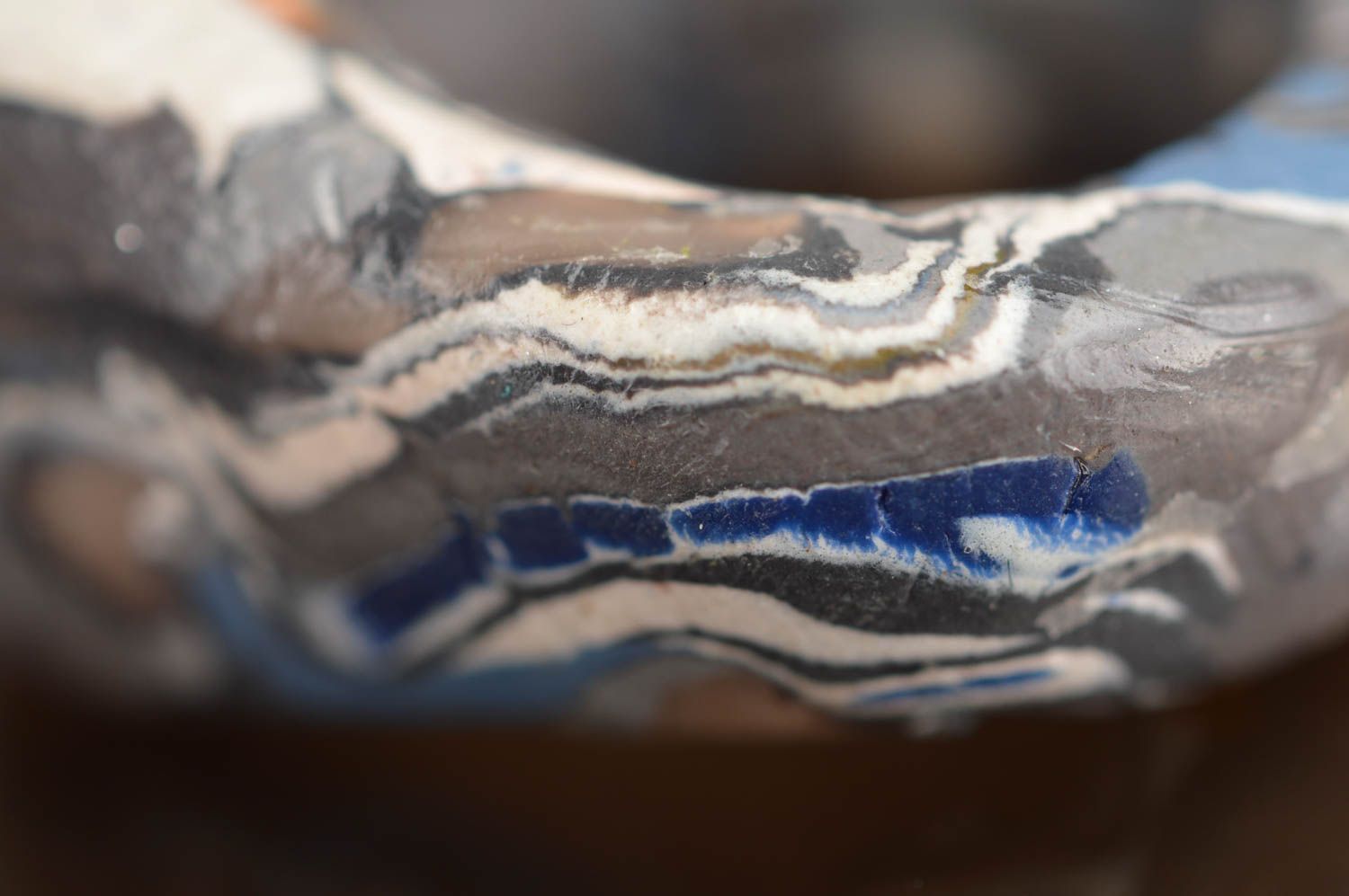 Сплошное кольцо из полимерной глины серое необычное аксессуар ручной работы фото 5