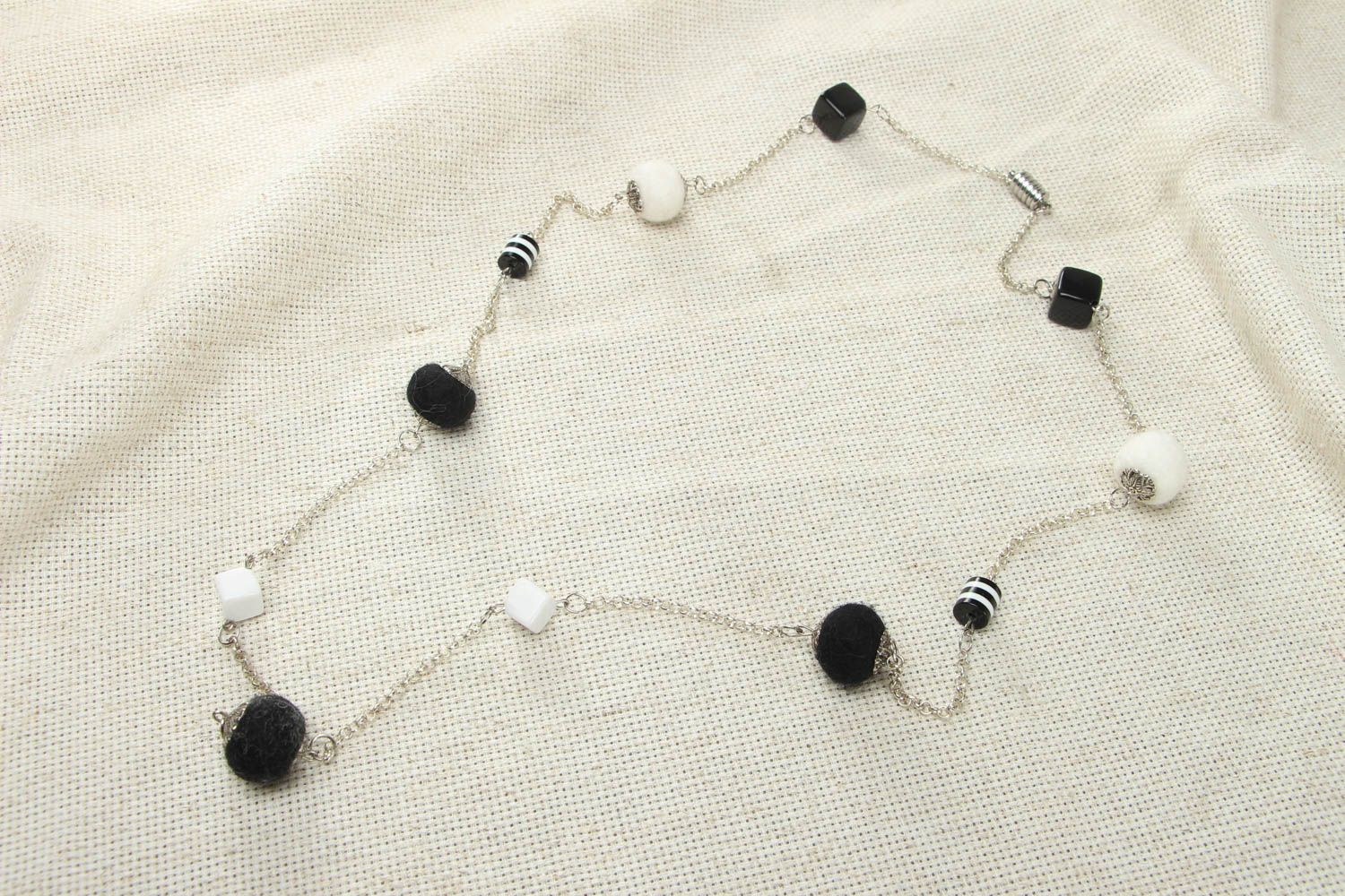 Felted wool bead necklace photo 1