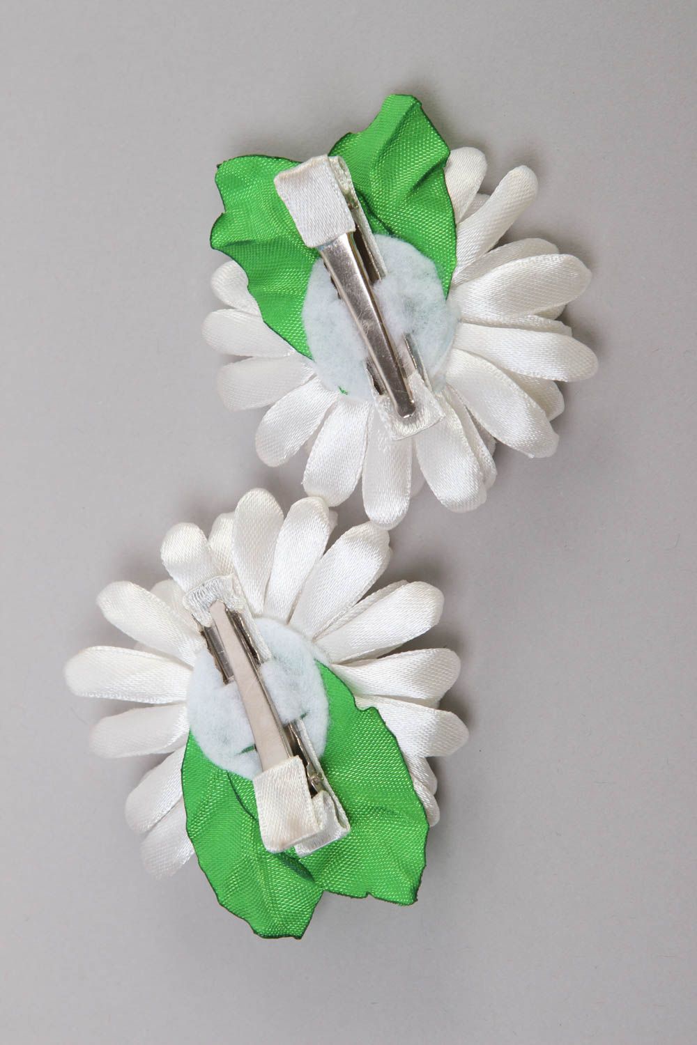 Аксессуары для волос украшения ручной работы заколки с цветками белыми 2 шт фото 4