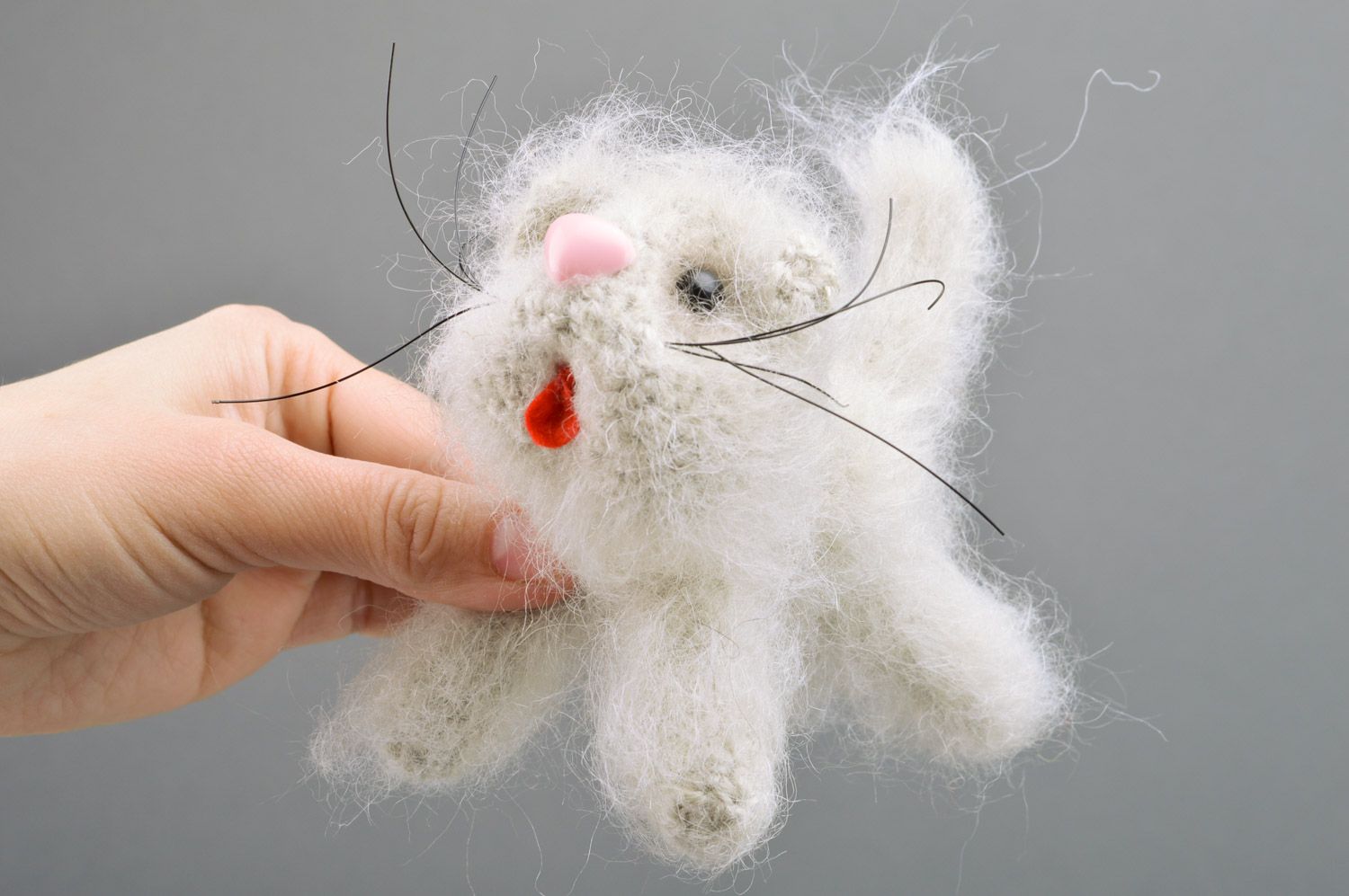 Мягкая игрушка ручной работы заяц котик пушистый белый связанный крючком фото 3