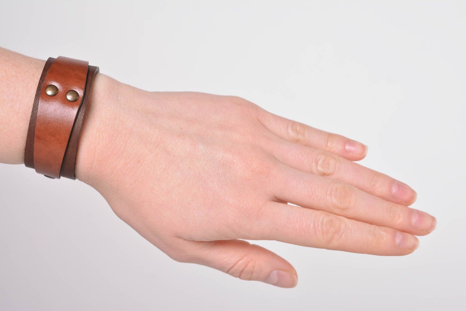 Кожаный браслет ручной работы красивый браслет на руку украшение из кожи фото 2