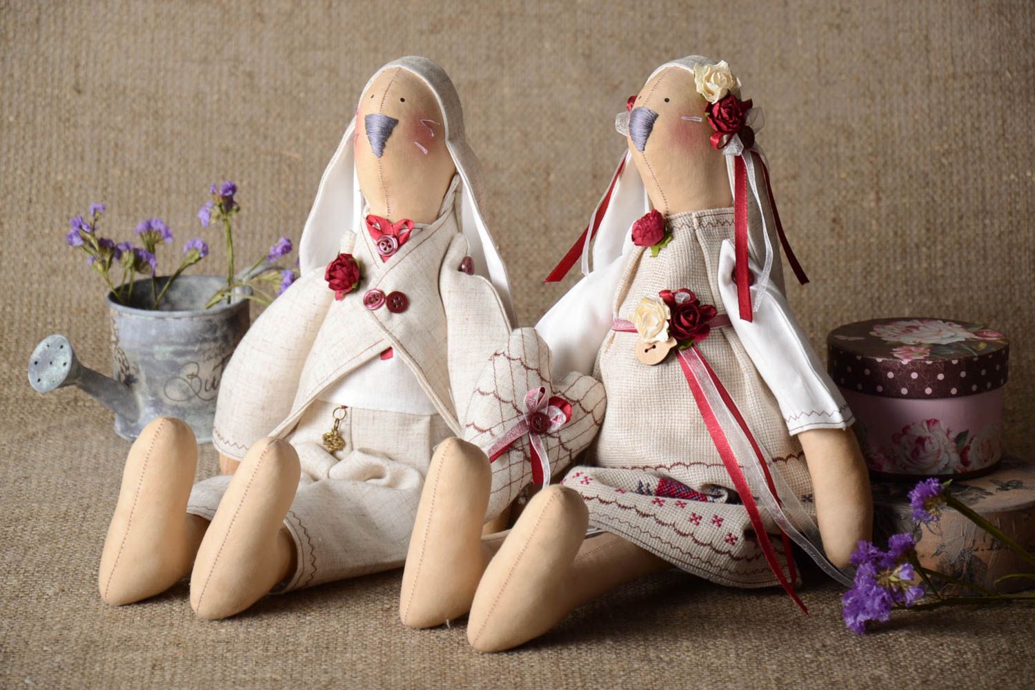 Juguetes decorativos muñecos artesanales regalos originales Pareja de liebres foto 1