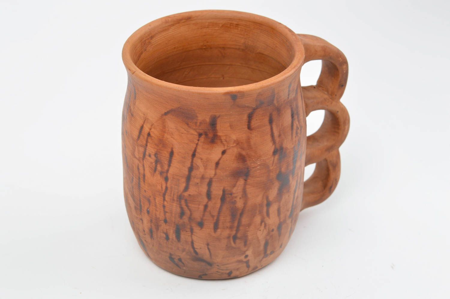 Grande tasse en céramique brune originale faite main avec anse poing américain photo 3