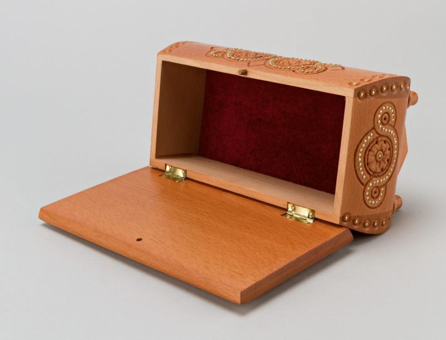 Box inlaid with metal inserts photo 4