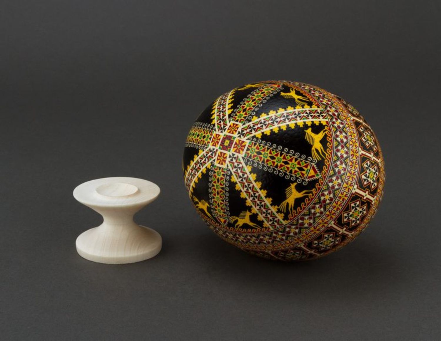 Pysanka made of ostrich egg photo 5