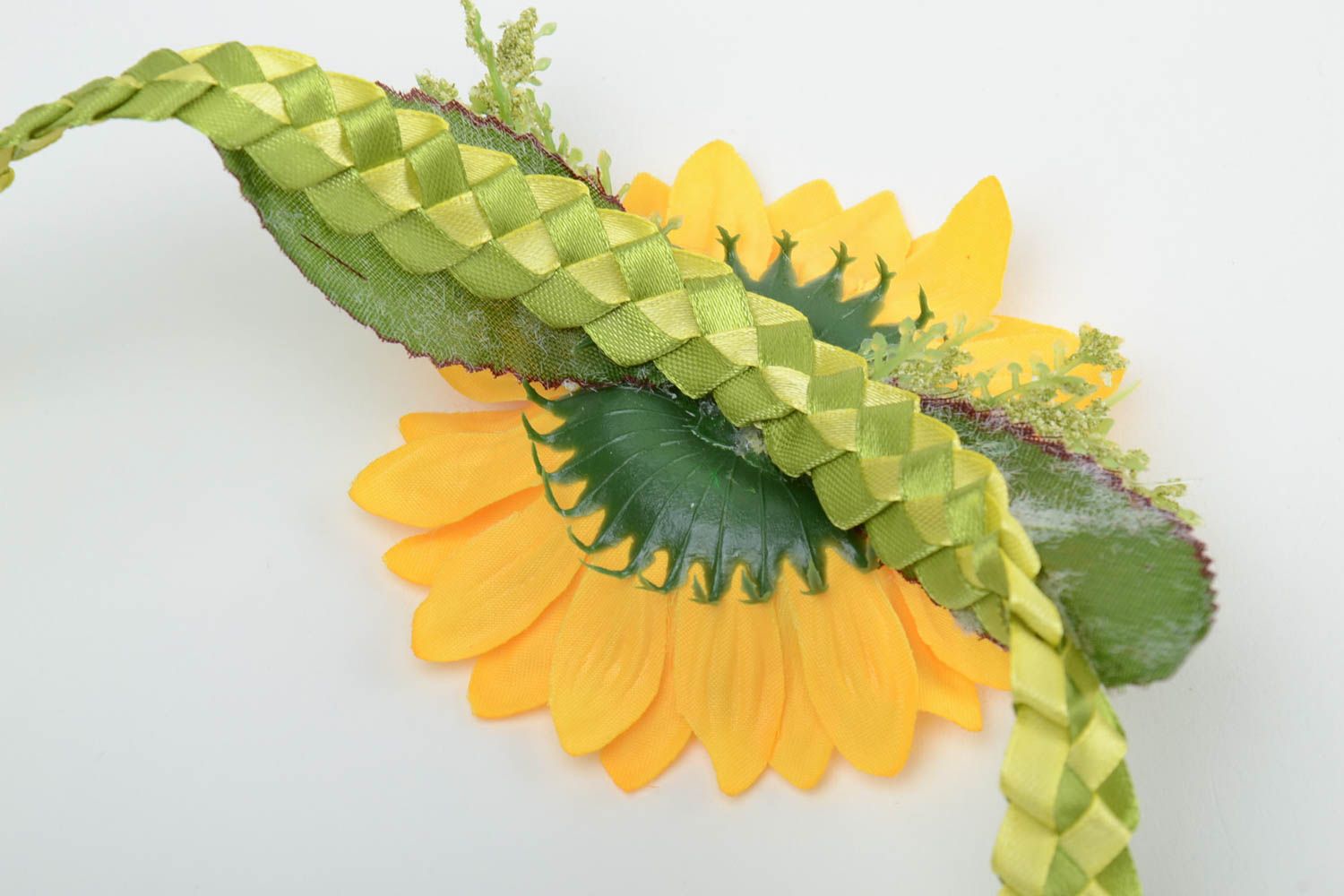 Handmade decorative summer headband woven of green ribbons with large sunflower photo 4