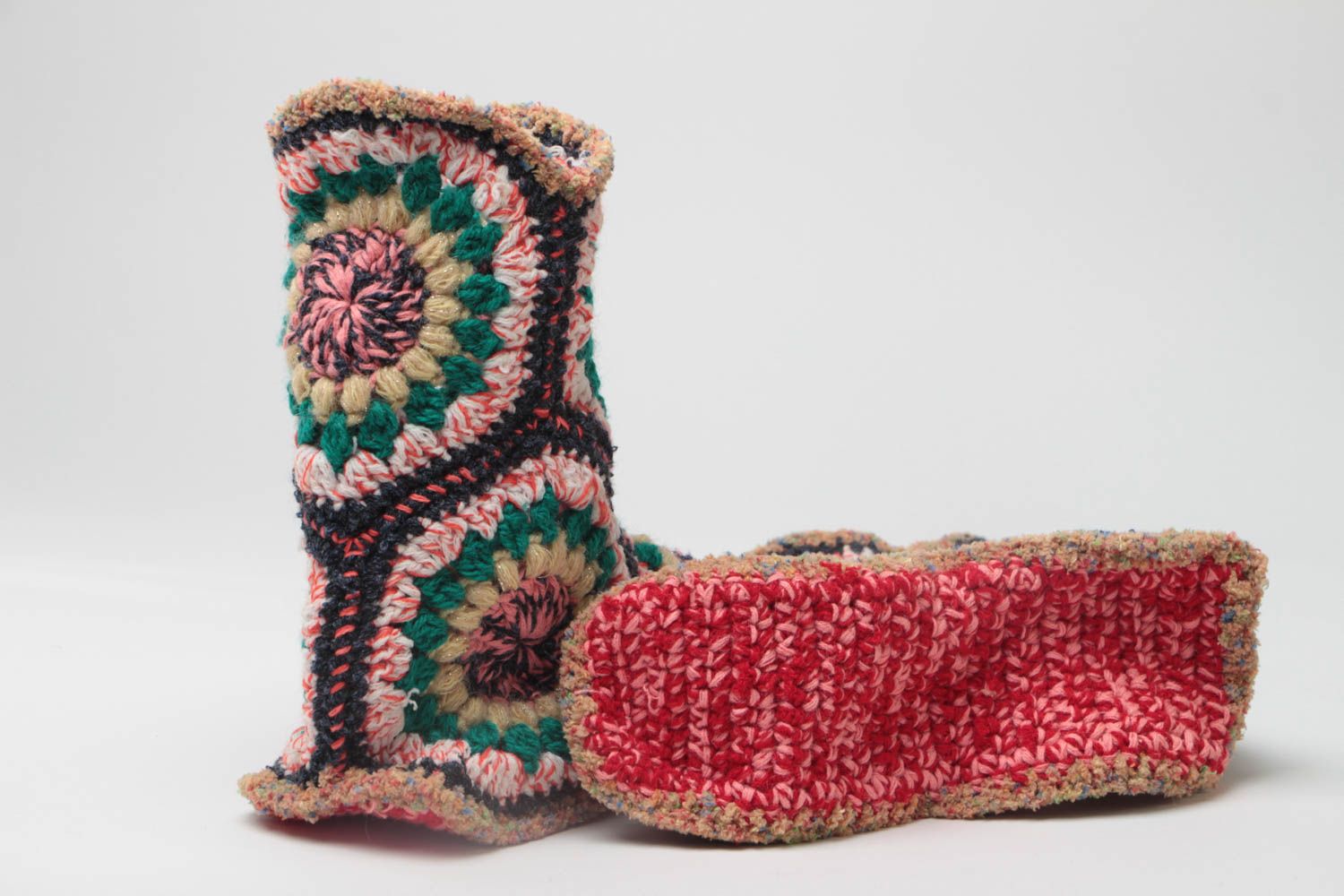 Chaussons bottes tricotés au crochet multicolores faits main pour femme photo 4