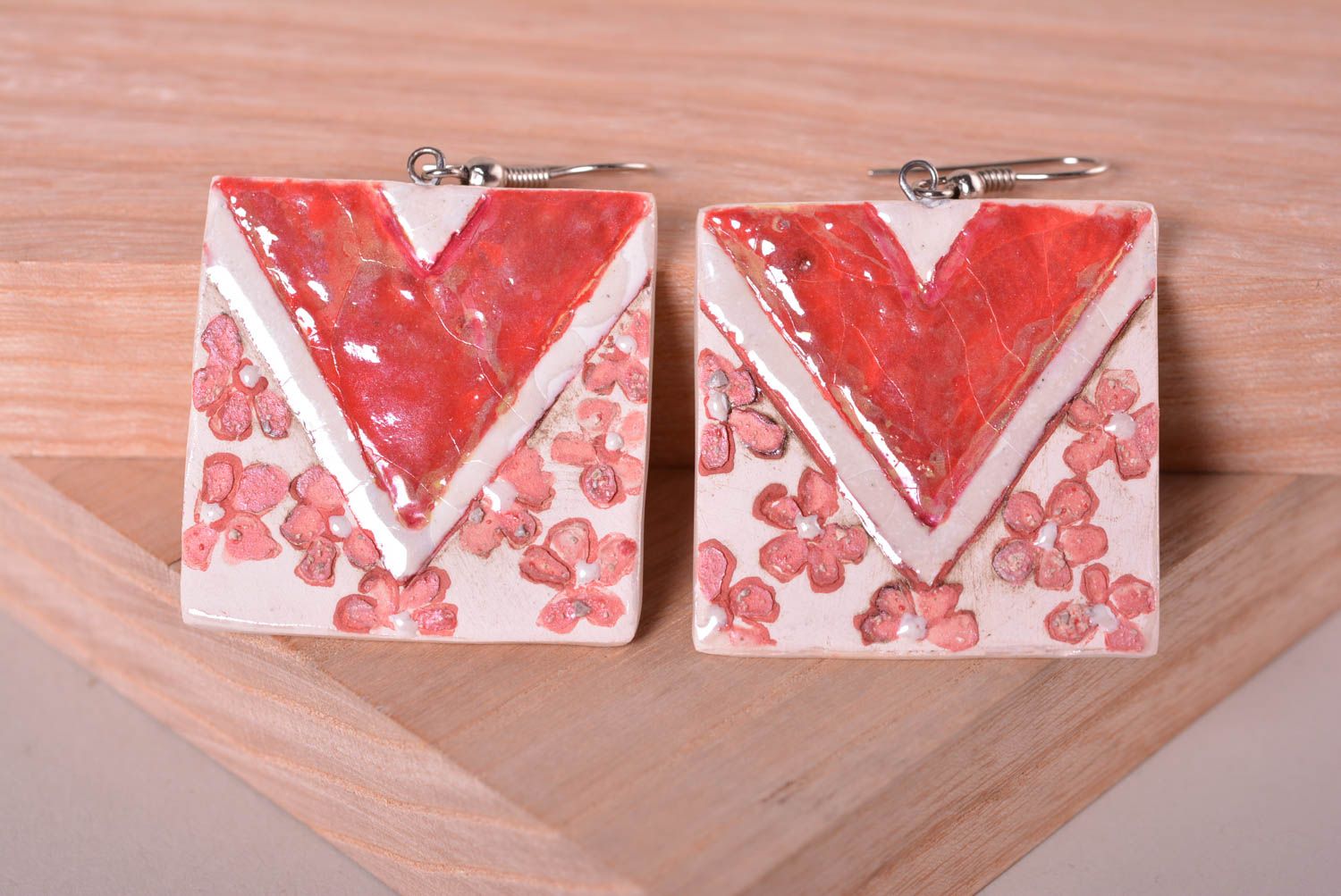 Украшение ручной работы керамические серьги красные квадратные красивые серьги фото 2