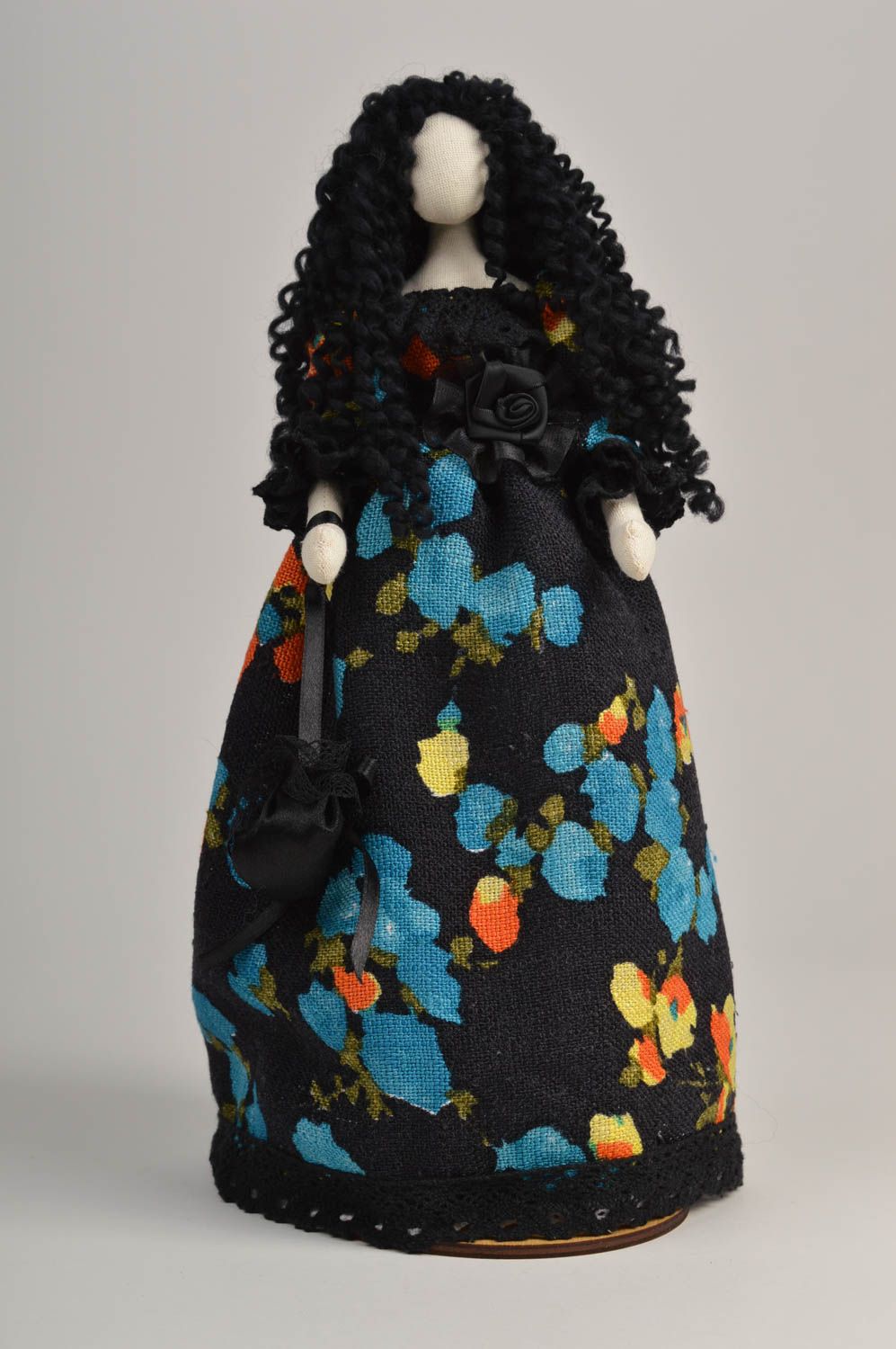 Muñeca hecha a mano de lino souvenir original decoracion de interiores foto 2