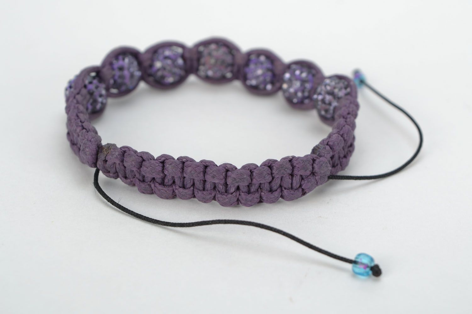 Фиолетовый браслет из бусин  фото 6